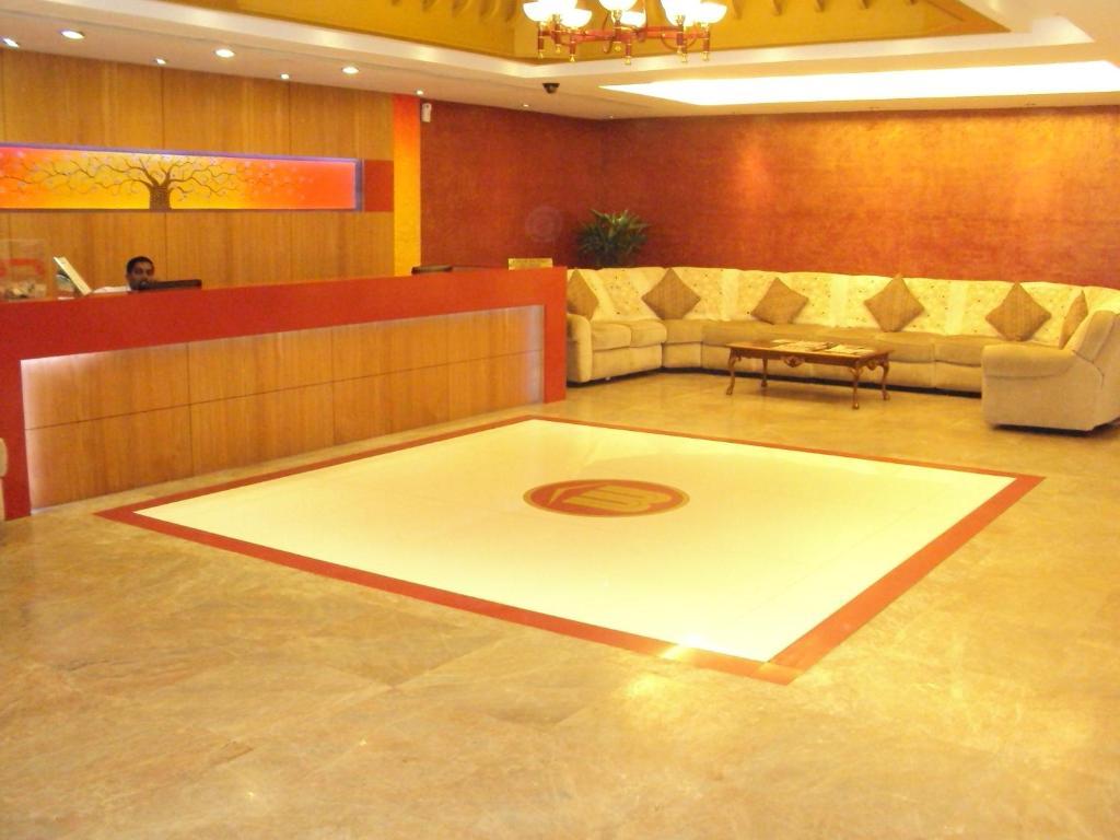 Westway Hotel Kozhikode Buitenkant foto