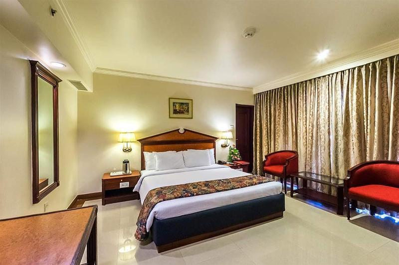 Westway Hotel Kozhikode Buitenkant foto