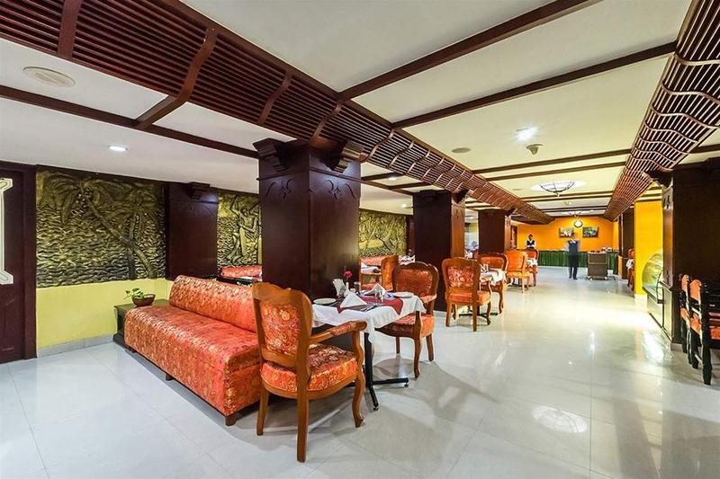 Westway Hotel Kozhikode Buitenkant foto