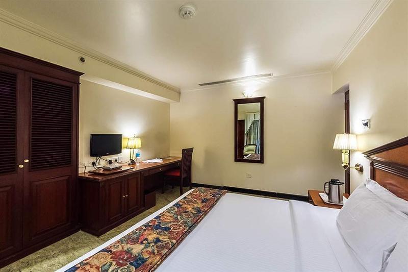 Westway Hotel Kozhikode Buitenkant foto