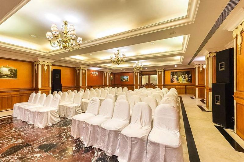 Westway Hotel Kozhikode Buitenkant foto