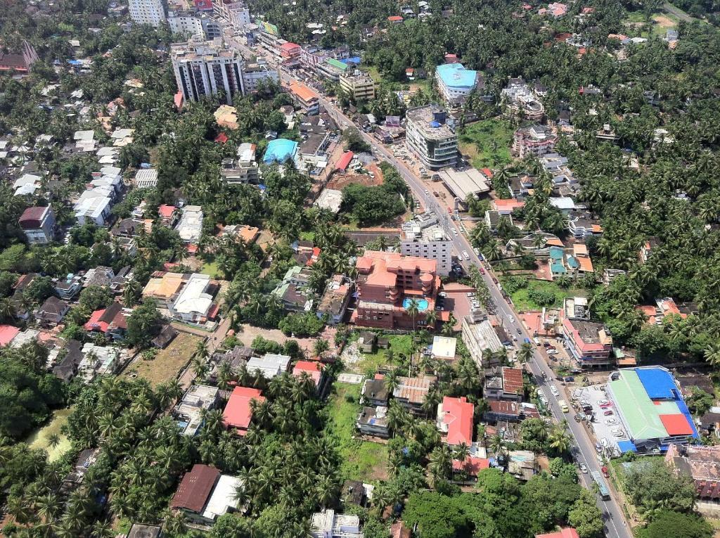 Westway Hotel Kozhikode Buitenkant foto