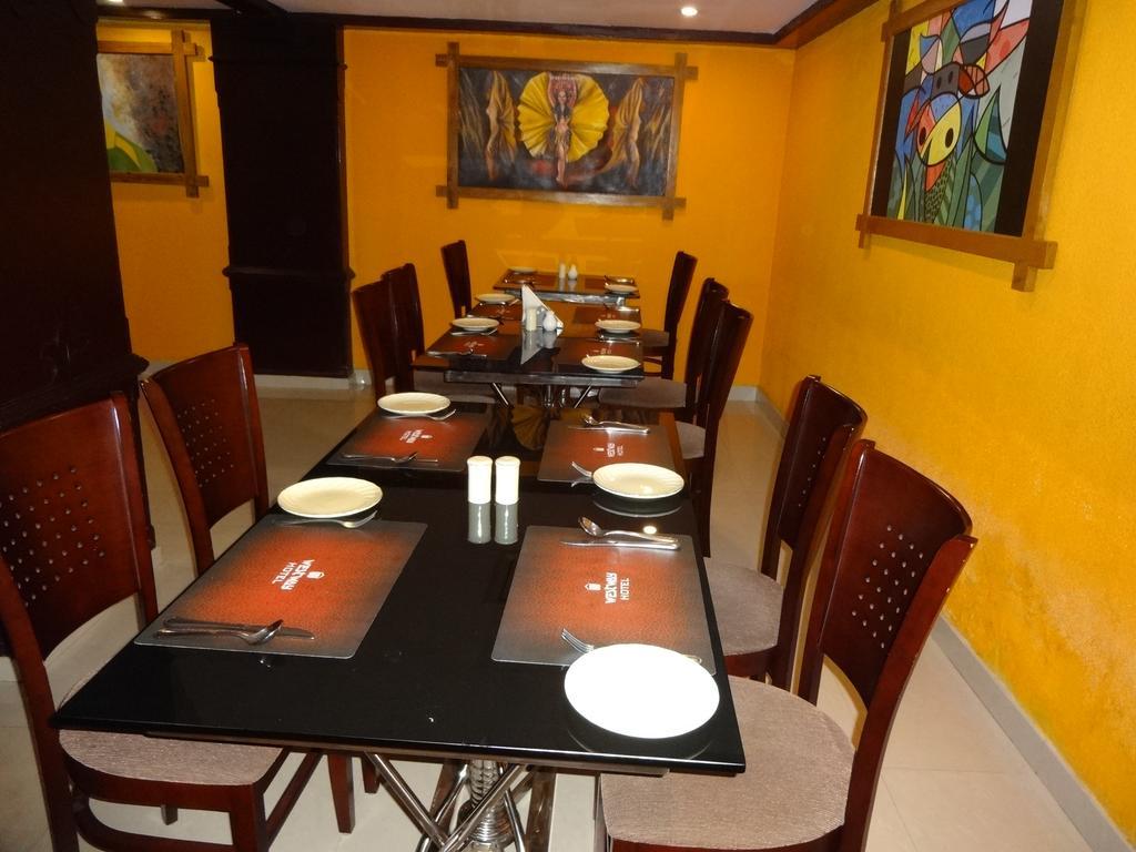 Westway Hotel Kozhikode Buitenkant foto