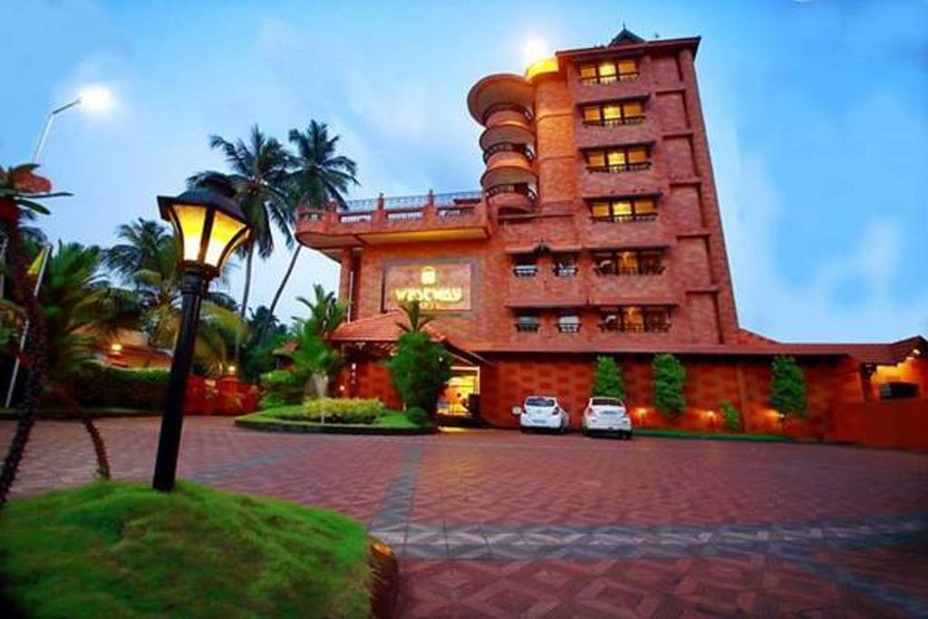 Westway Hotel Kozhikode Buitenkant foto