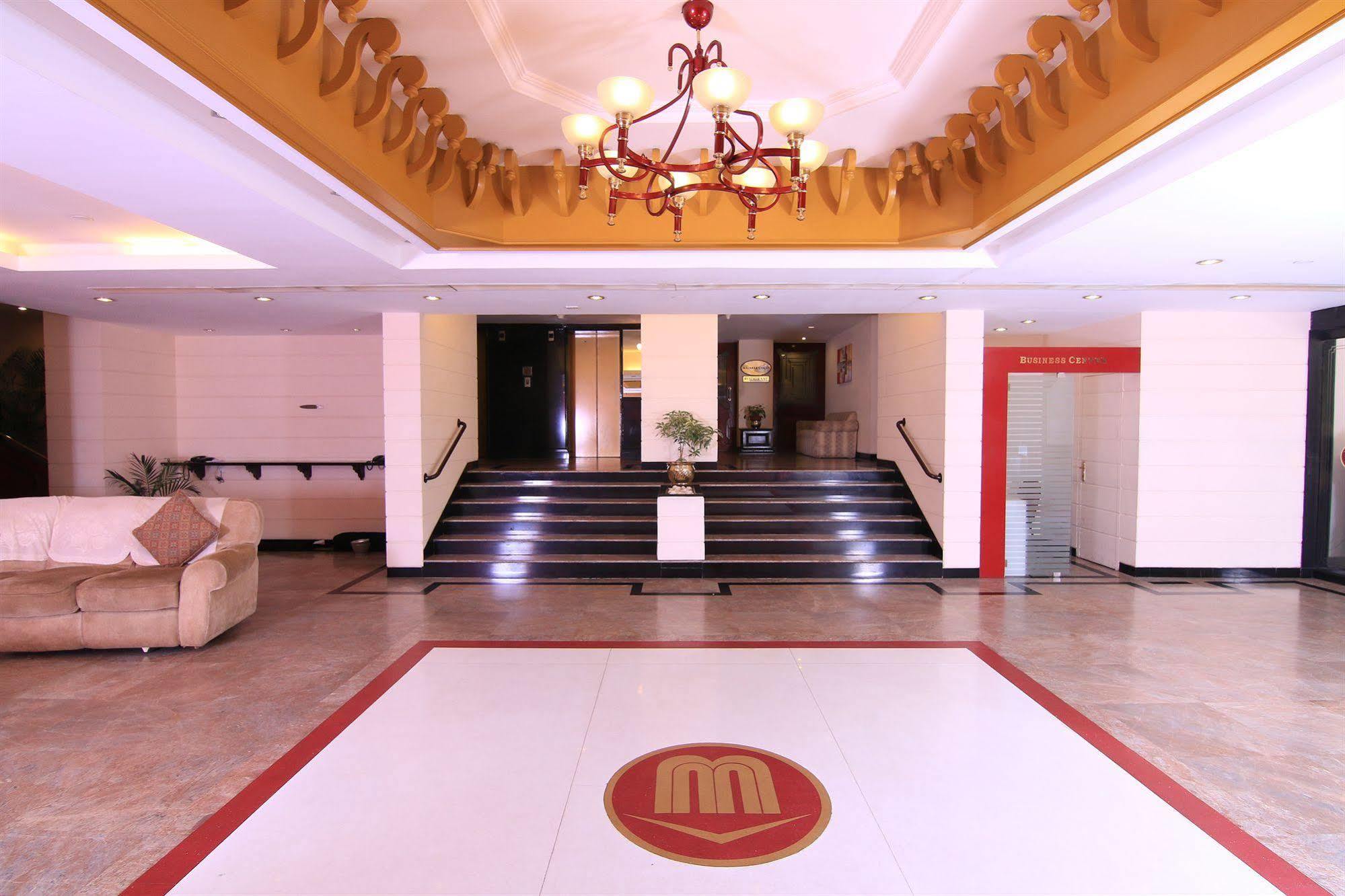 Westway Hotel Kozhikode Buitenkant foto