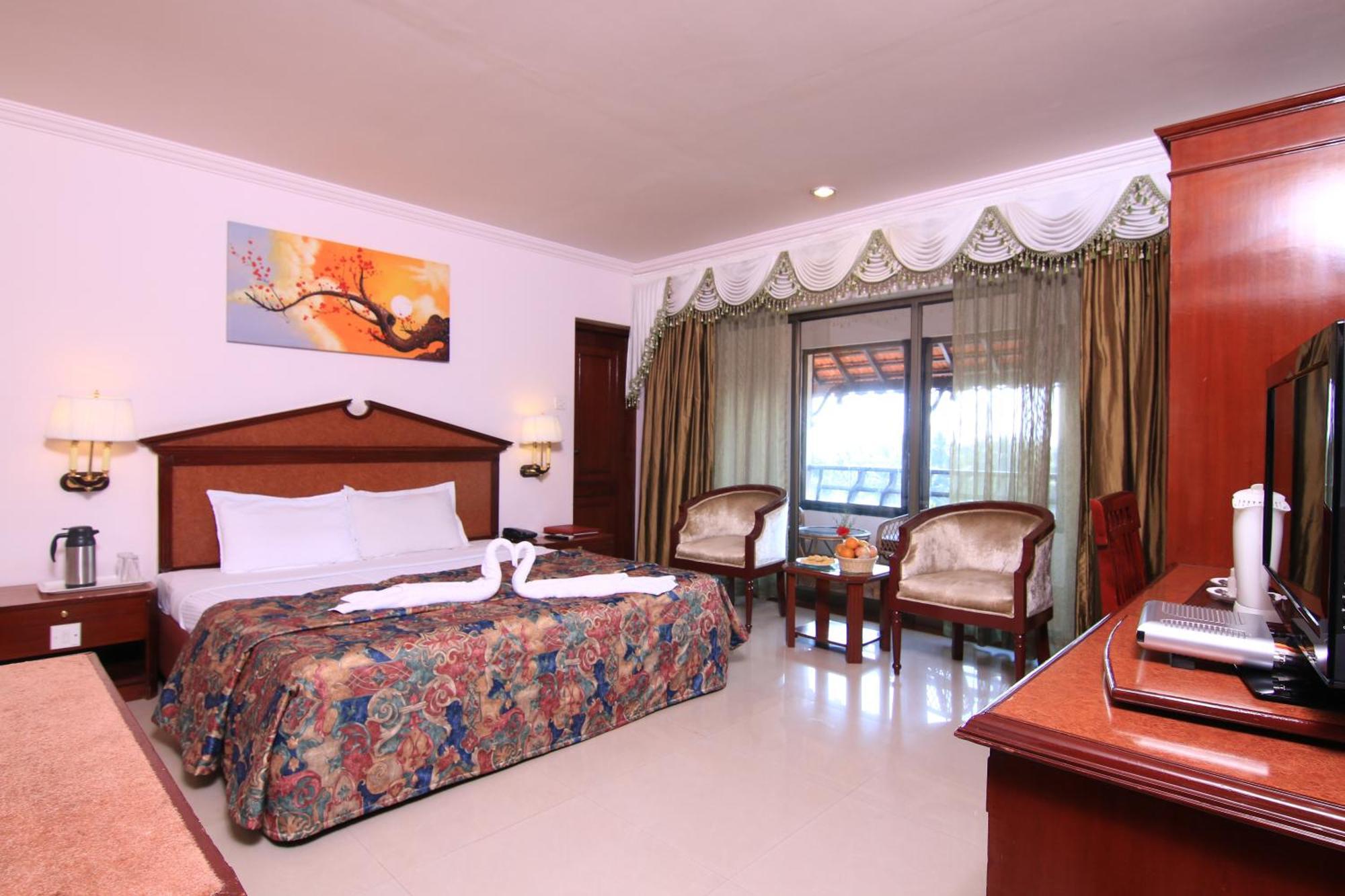 Westway Hotel Kozhikode Buitenkant foto