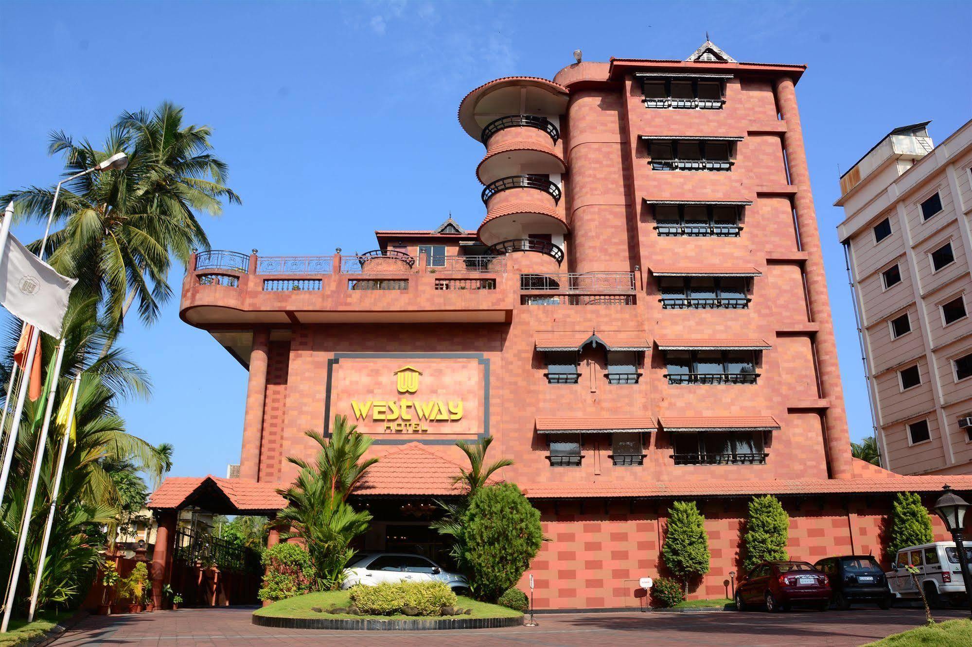 Westway Hotel Kozhikode Buitenkant foto